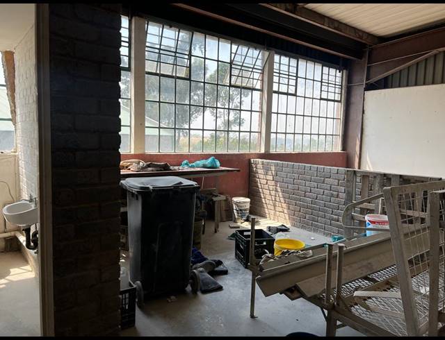205M² WAREHOUSE FOR SALE IN MOREHILL